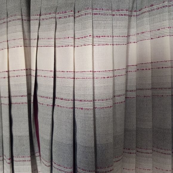 Pleated/Reversible Skirt - Picture 2 of 9